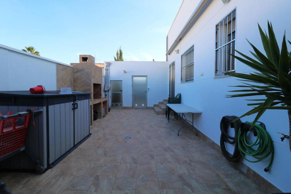 Venta de chalet independiente en Barrio La Siesta - El Salado - Torreta, Torrevieja
photo 4
