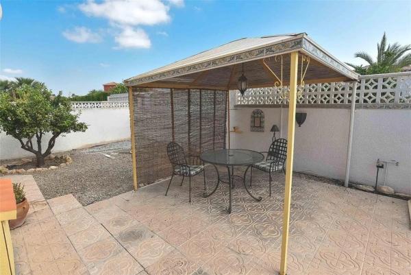 Chalet wolnostojący na sprzedaż w Barrio La Siesta - El Salado - Torreta, Torrevieja thumbnail 2