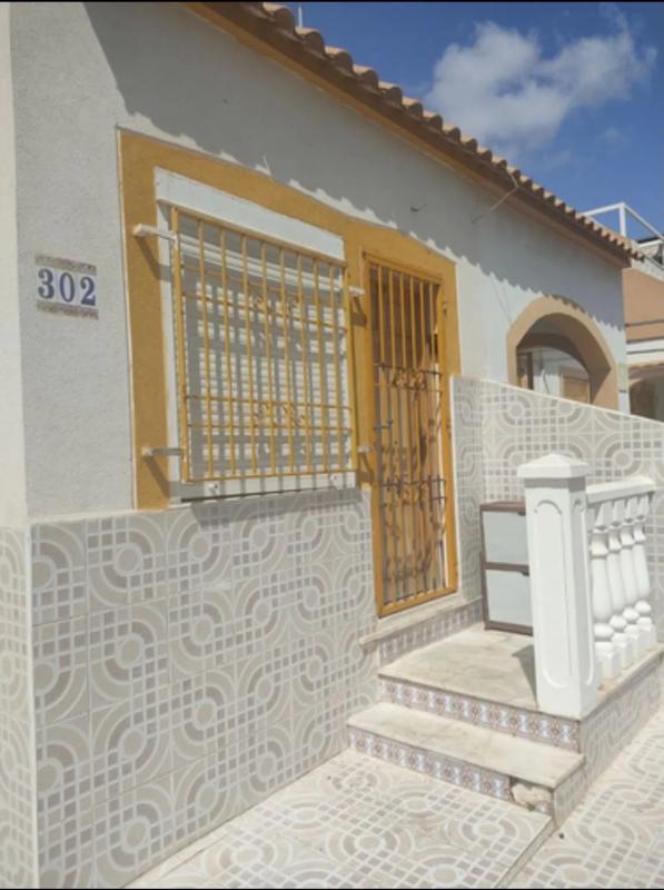 Sprzedaż niezależnego domku jednorodzinnego w  Calle Jose Lorca Garcia, 302, Torrevieja photo 4