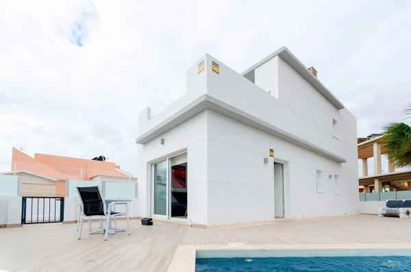 Chalet wolnostojący na sprzedaż w Calle las Abubillas, Torrevieja photo 1