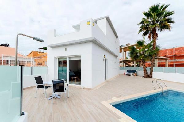 Chalet wolnostojący na sprzedaż w Calle las Abubillas, Torrevieja thumbnail 1