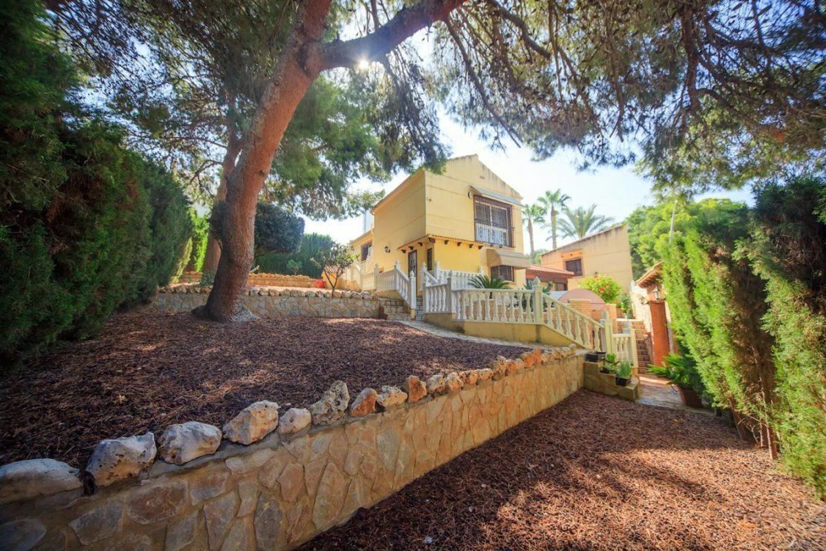 Sale of independent chalet in Avenida Tomas Martinez Domenech, 69, Torrevieja
 photo 2