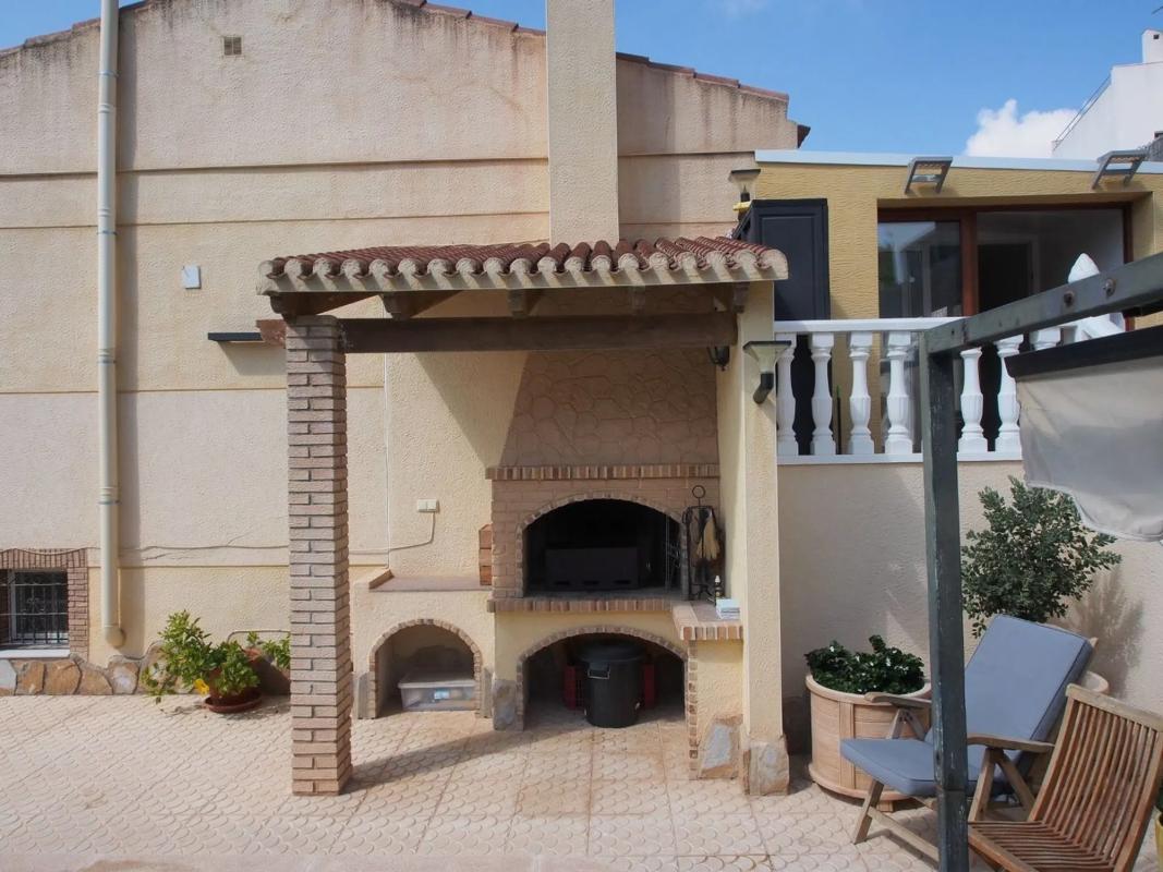 Sale of independent chalet in Avenida Tomas Martinez Domenech, 69, Torrevieja
 photo 3