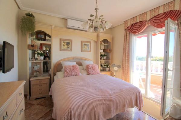 Chalet independiente en venta en Barrio Los Balcones - Los Altos del Edén, Torrevieja
 photo 4