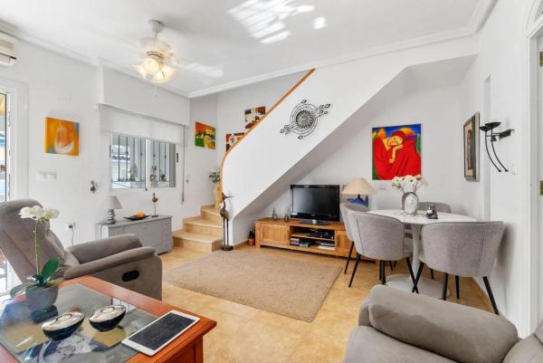 Четырехквартирный дом на продажу на  Barrio Los Balcones - Los Altos del Edén , Торревьеха photo 3