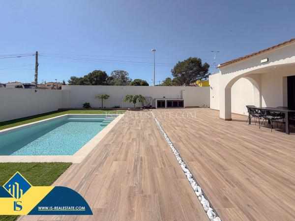 Chalet independiente en venta en Barrio Los Balcones - Los Altos del Edén, Torrevieja
photo 1