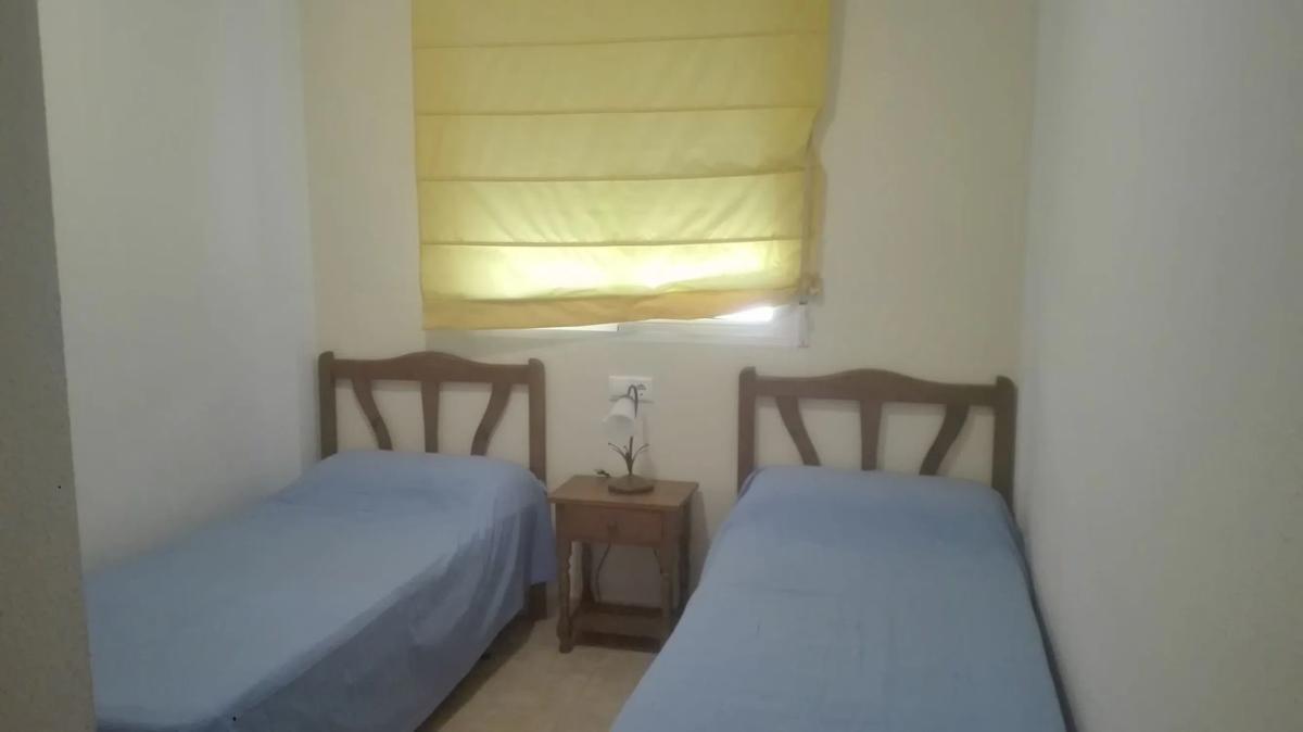 Venta de chalet adosado en  Calle Laguna Rosa, 45 , Torrevieja photo 2