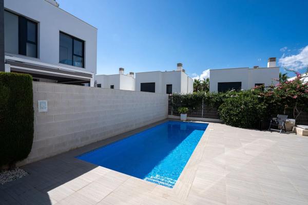Mieszkanie na sprzedaż w  Calle Priorato, Torrevieja photo 4