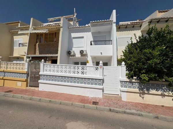 Четырехквартирный дом на продажу на  Barrio Los Balcones - Los Altos del Edén , Торревьеха photo 1