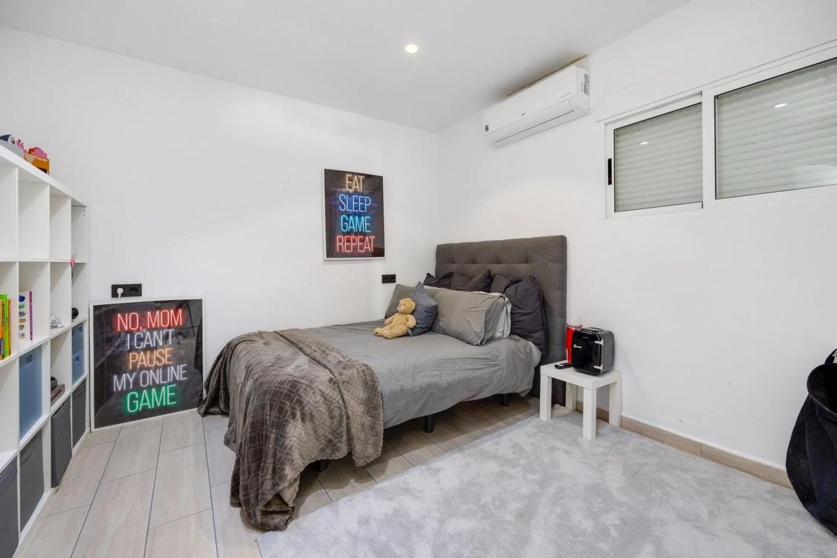 Venta de chalet independiente en Calle Covadonga, Torrevieja
photo 2