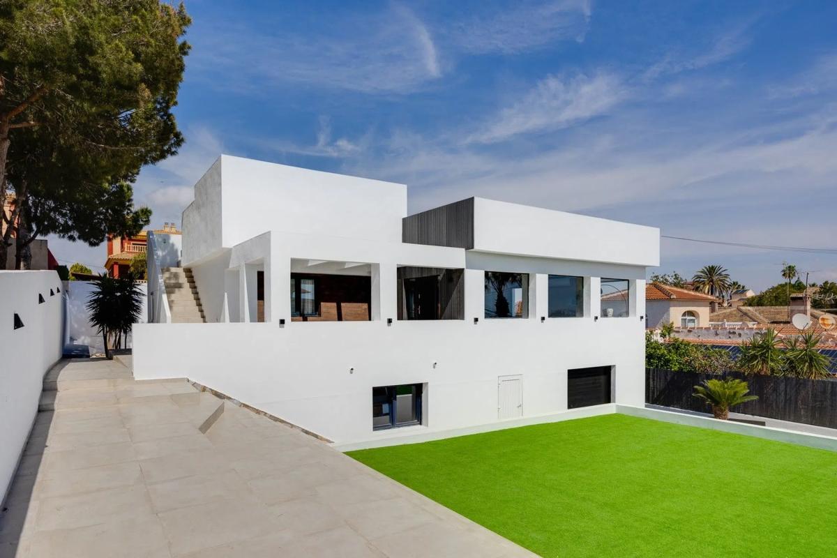 Venta de chalet independiente en Calle Covadonga, Torrevieja
photo 4