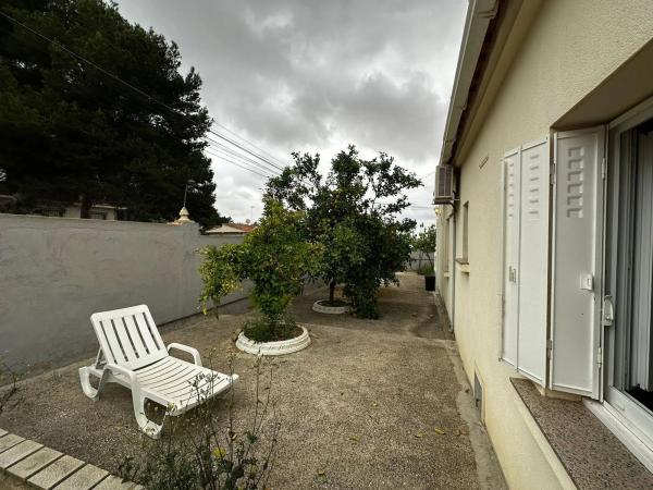 Chalet pareado en calle la Marina thumbnail 2