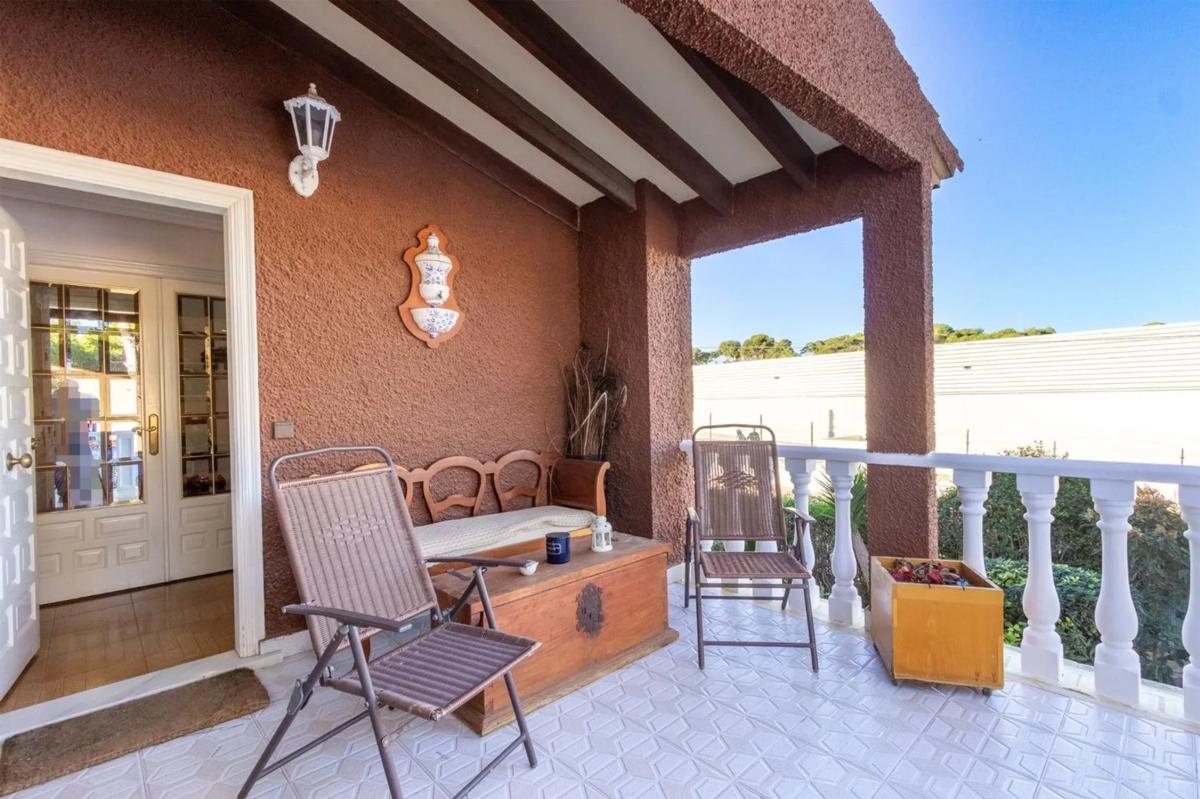 Sale of independent chalet in Calle Zv 54, Torrevieja
photo 1