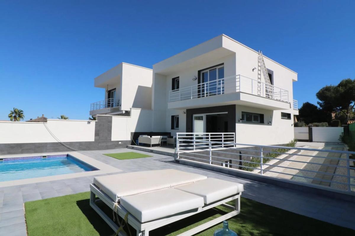 Sprzedaż niezależnego domku jednorodzinnego w Barrio Los Balcones - Los Altos del Edén, Torrevieja photo 1