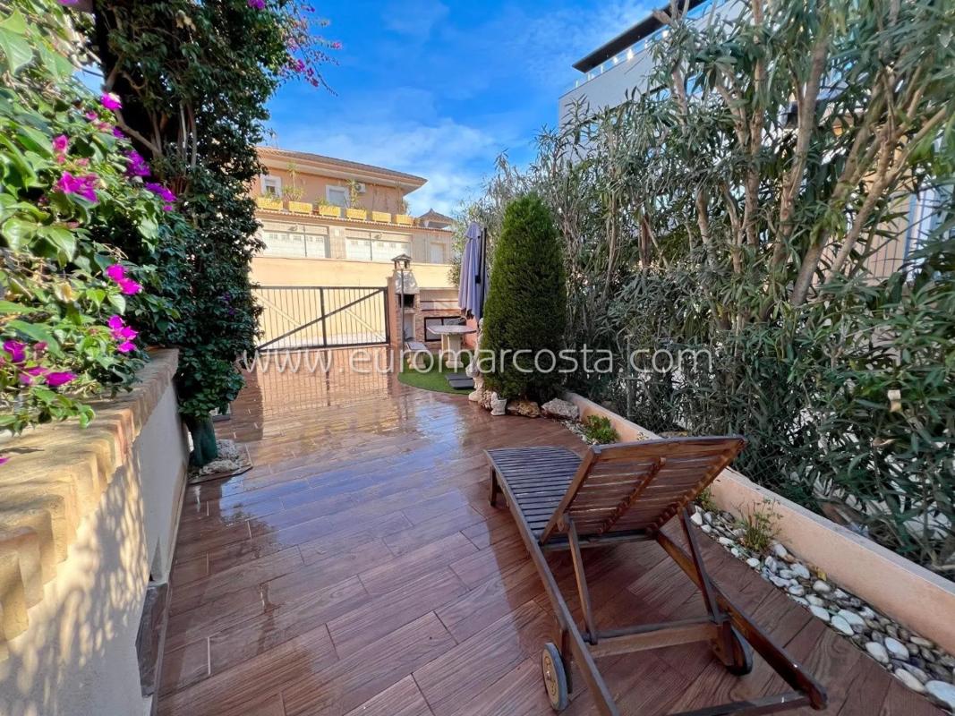 Продажа таунхауса в Calle Laguna Rosa , Торревьеха photo 3