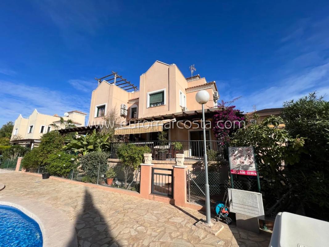 Продажа таунхауса в Calle Laguna Rosa , Торревьеха photo 5