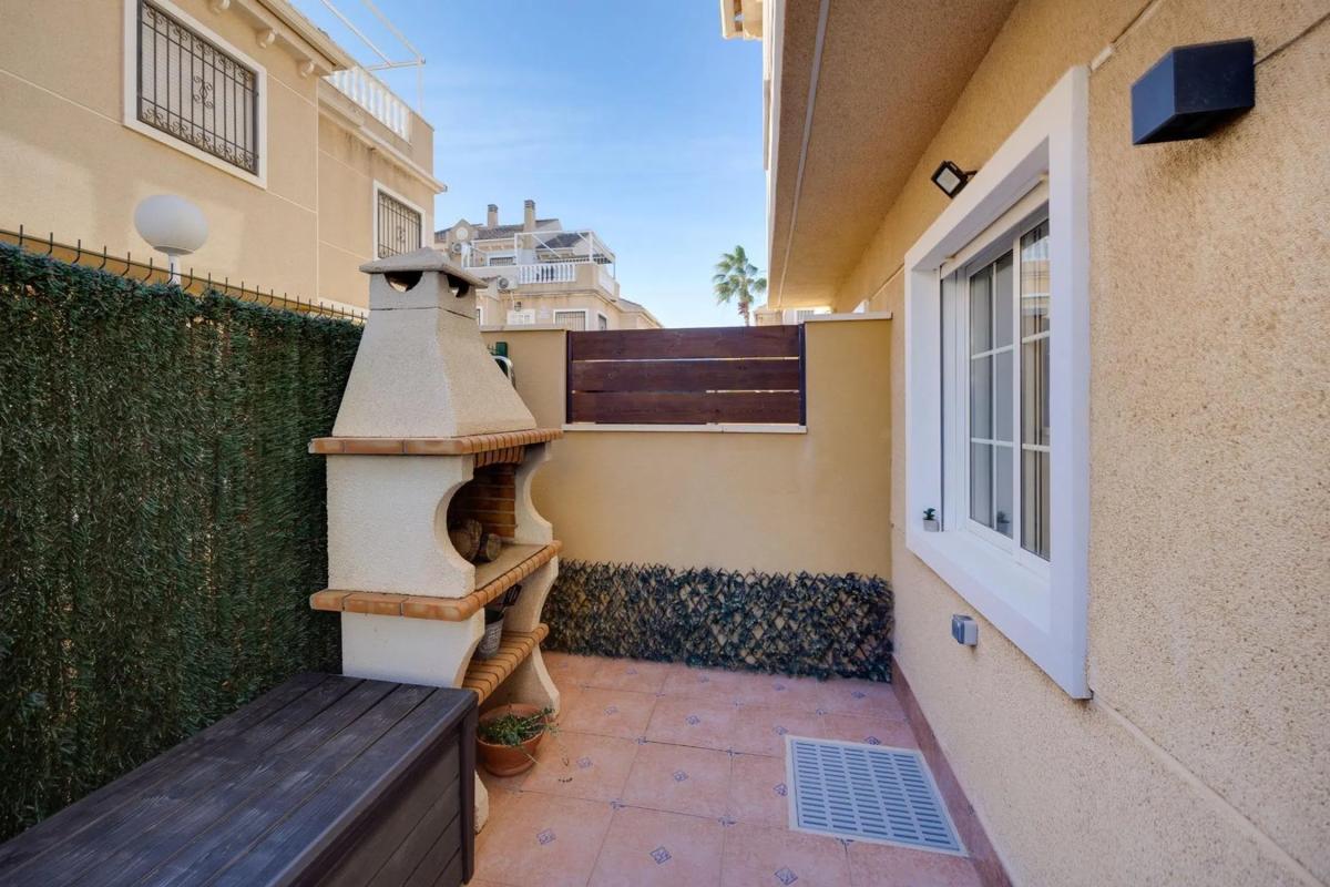 Sale of apartment in Calle Perseo, 8, Torrevieja
photo 1