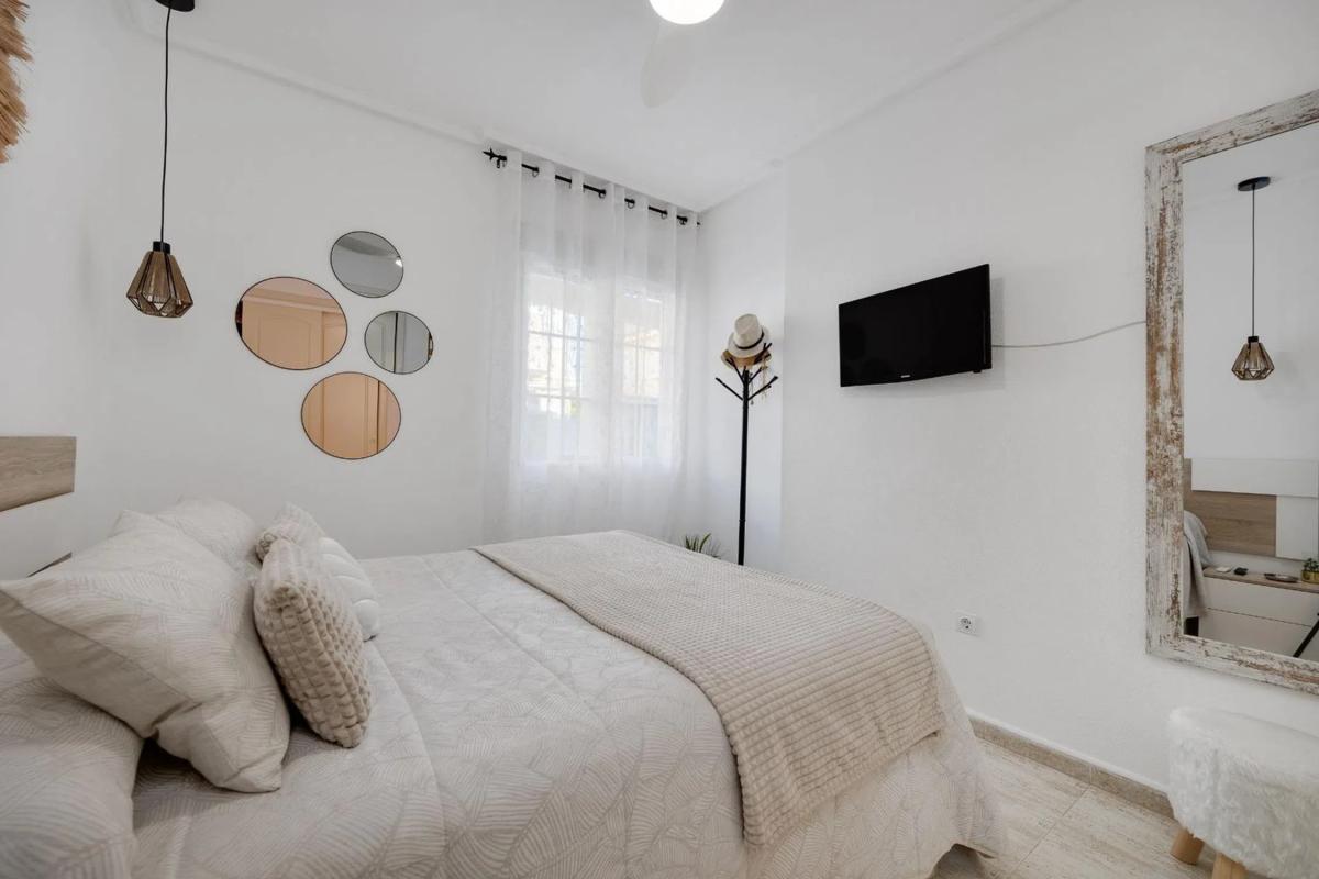 Sale of apartment in Calle Perseo, 8, Torrevieja
photo 2