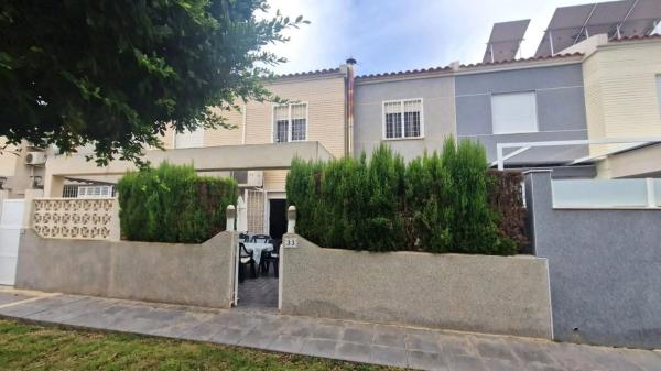 Terraced house for sale at  Calle Talía , Torrevieja photo 1