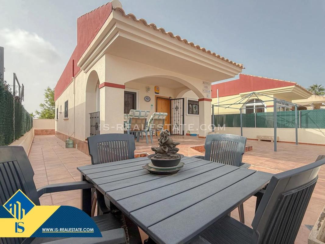 Продажа отдельного шале в Barrio Parque Acuático - Sector 25, Торревьеха photo 1