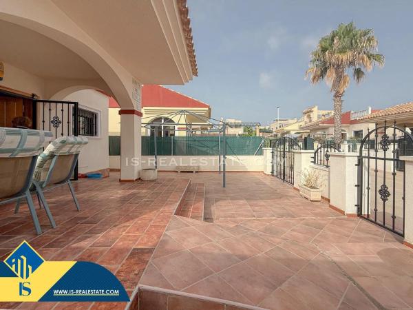 Частный шале на продаже в  Barrio Parque Acuático - Sector 25, Торревьеха photo 4