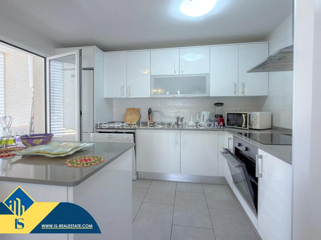 Sale of independent chalet in Barrio Aguas Nuevas, Torrevieja
photo 1