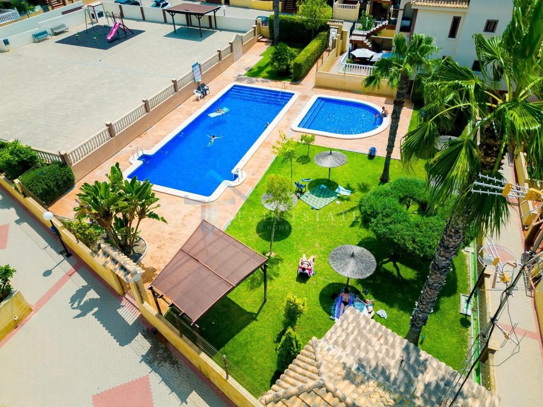 Sprzedaż szeregowego domku w  Calle Irene Villa Gonzalez , Torrevieja photo 3