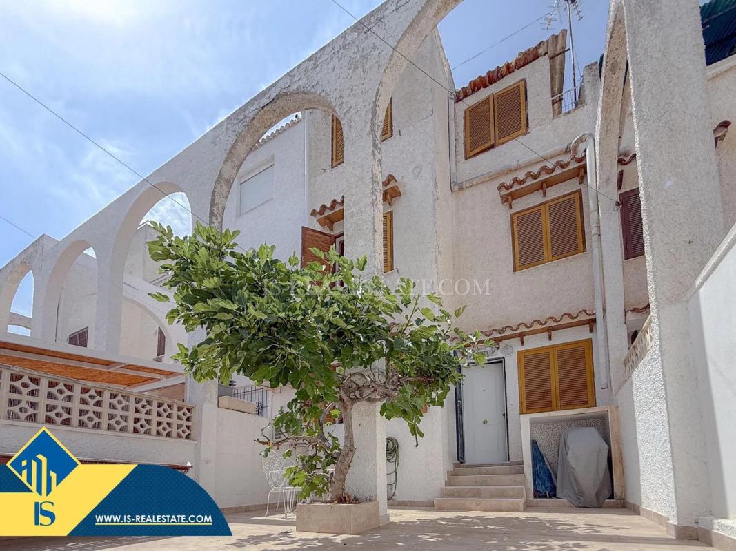Sale of townhouse in Barrio Nueva Torrevieja , Torrevieja photo 1