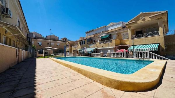 Chalet independiente en venta en Barrio Parque Acuático - Sector 25, Torrevieja
thumbnail 1