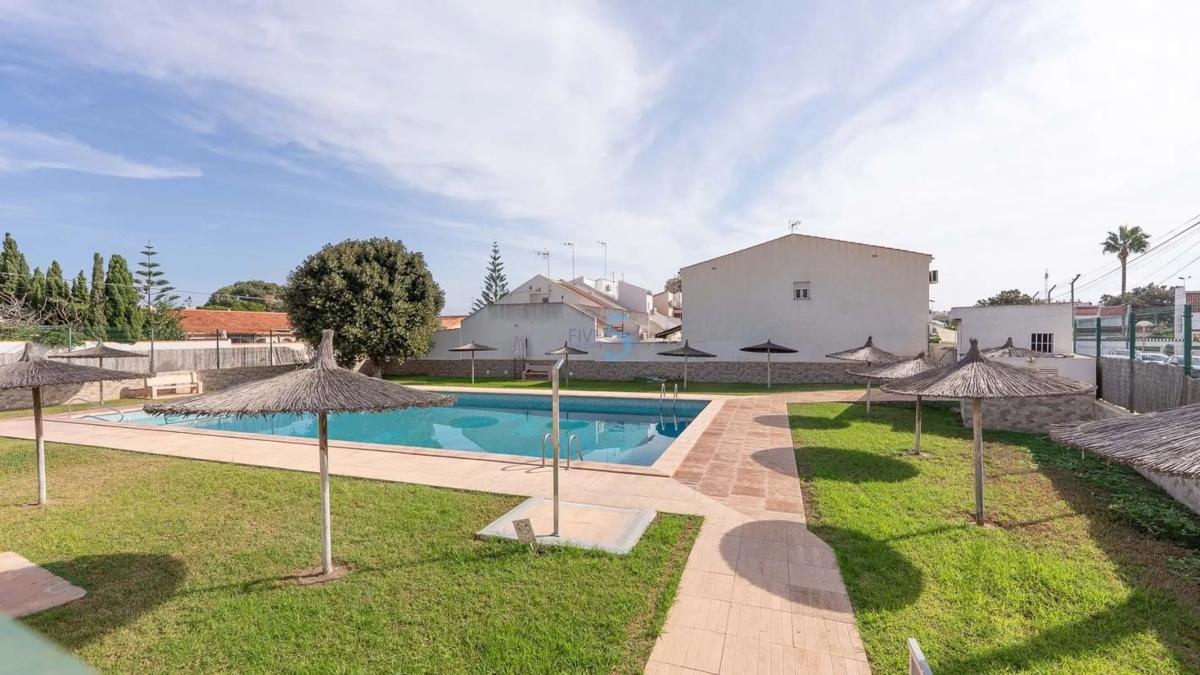 Sale of independent chalet in Barrio Nueva Torrevieja, Torrevieja
photo 3