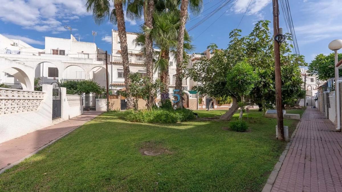 Sale of independent chalet in Barrio Nueva Torrevieja, Torrevieja
photo 4