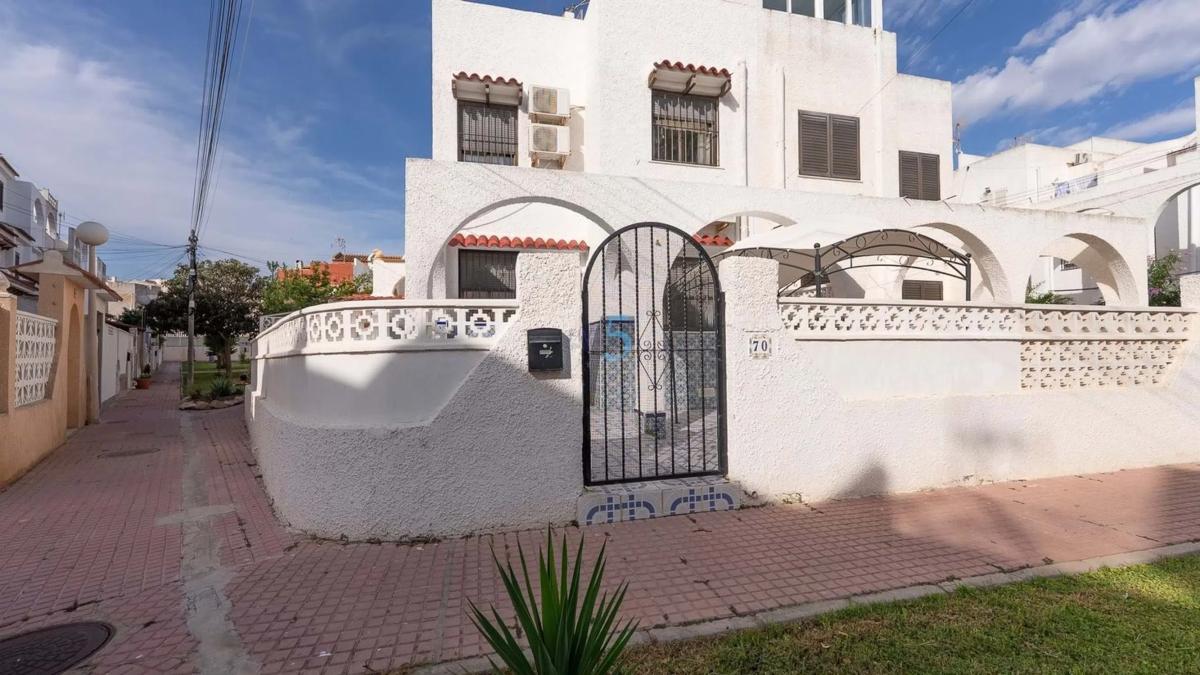 Sale of independent chalet in Barrio Nueva Torrevieja, Torrevieja
photo 5