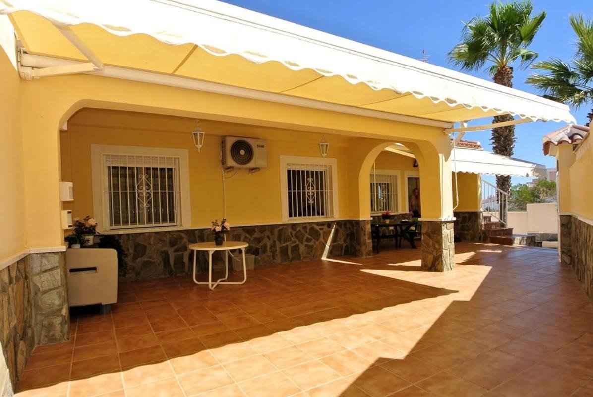 Sale of townhouse in Calle Minerva, 69 , Torrevieja photo 2
