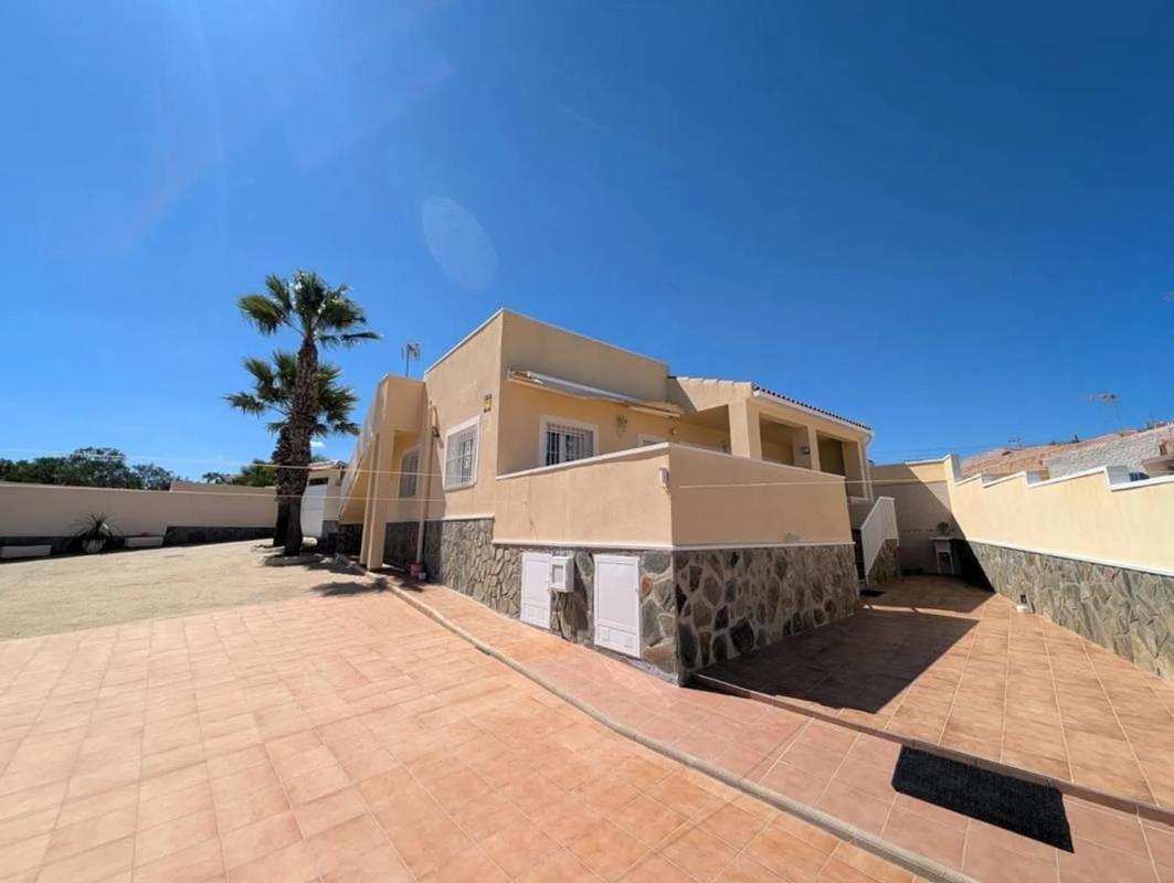 Sale of townhouse in Calle Minerva, 69 , Torrevieja photo 3