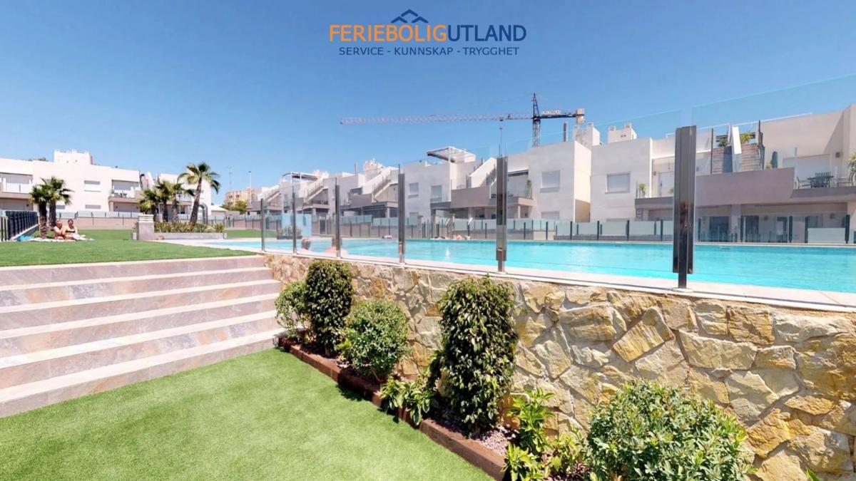 Sale of independent chalet in Calle Gines Saura Sanchez s/n, Torrevieja
photo 5