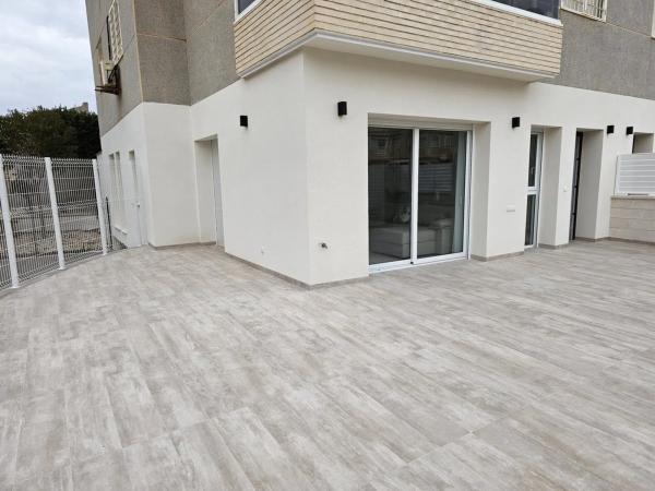 Mieszkanie na sprzedaż w  Calle Argolidas, Torrevieja photo 1