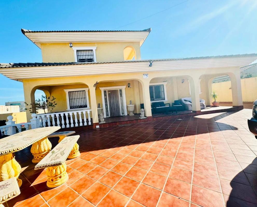 Sale of independent chalet in Barrio Aguas Nuevas, Torrevieja
photo 3