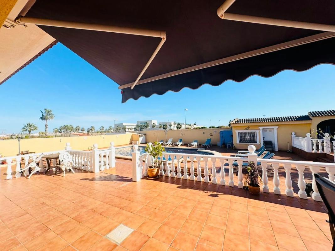 Sale of independent chalet in Barrio Aguas Nuevas, Torrevieja
photo 4