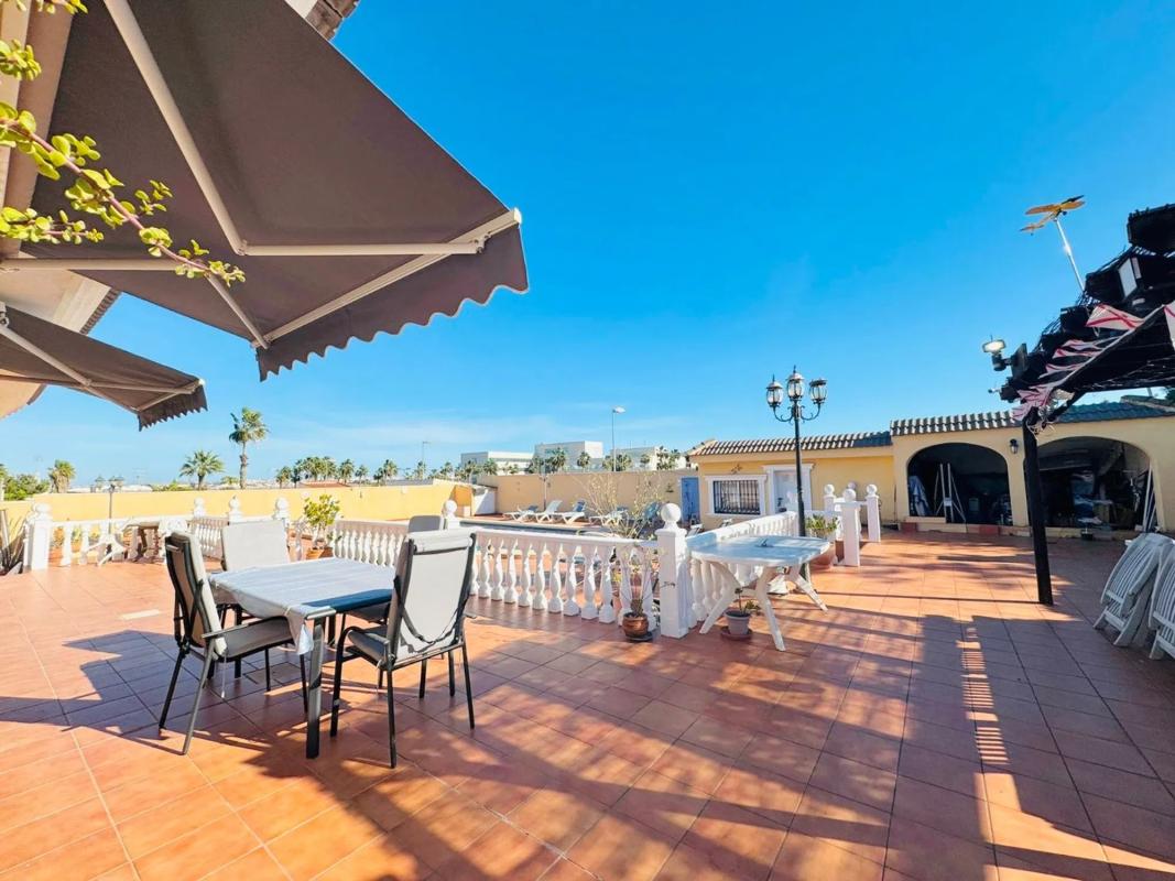 Sale of independent chalet in Barrio Aguas Nuevas, Torrevieja
photo 5