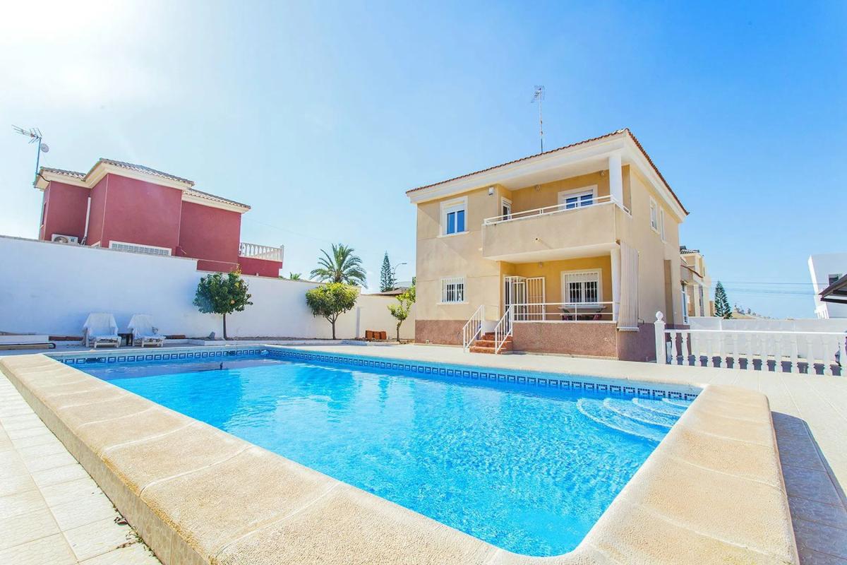 Sprzedaż niezależnego domku jednorodzinnego w  Calle Meridiano, Torrevieja photo 3