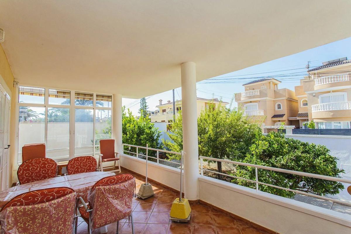 Sprzedaż niezależnego domku jednorodzinnego w  Calle Meridiano, Torrevieja photo 5