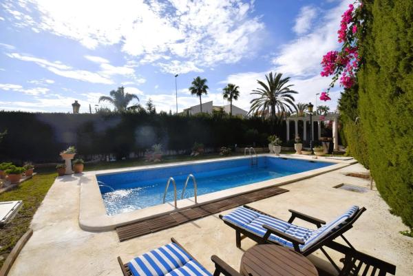 Chalet wolnostojący na sprzedaż w  Barrio Aguas Nuevas, Torrevieja photo 4