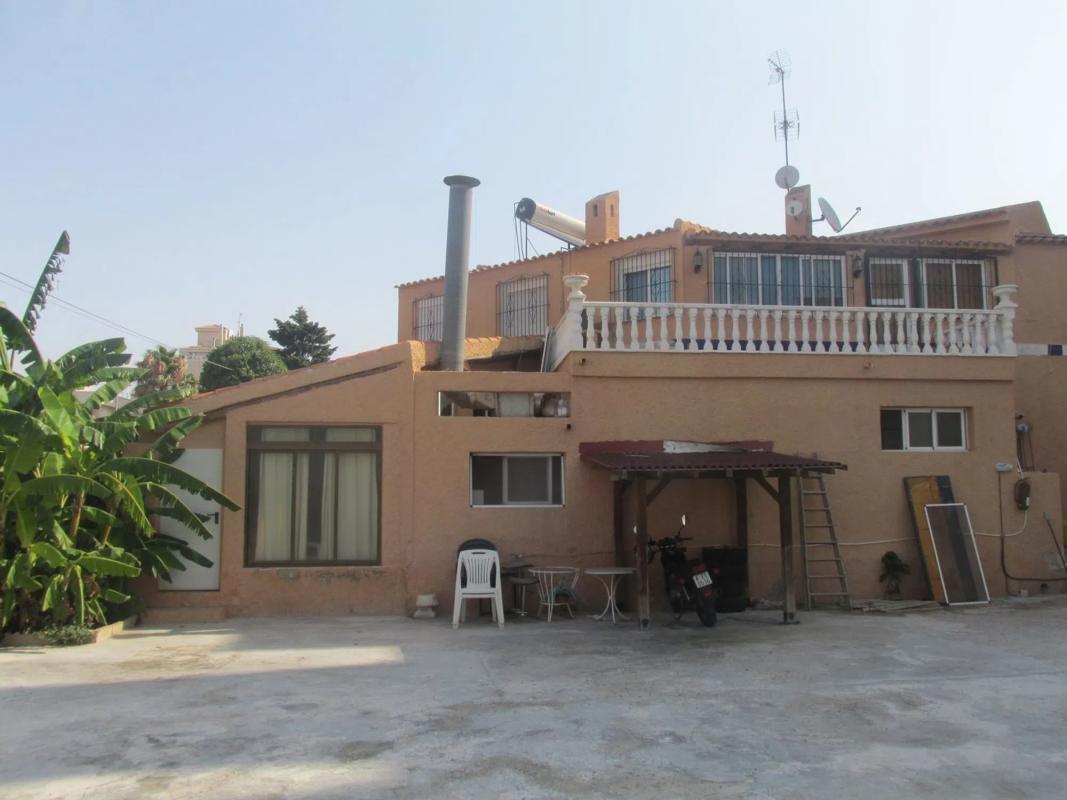 Venta de chalet independiente en Calle Marcelina, 18, Torrevieja
photo 1