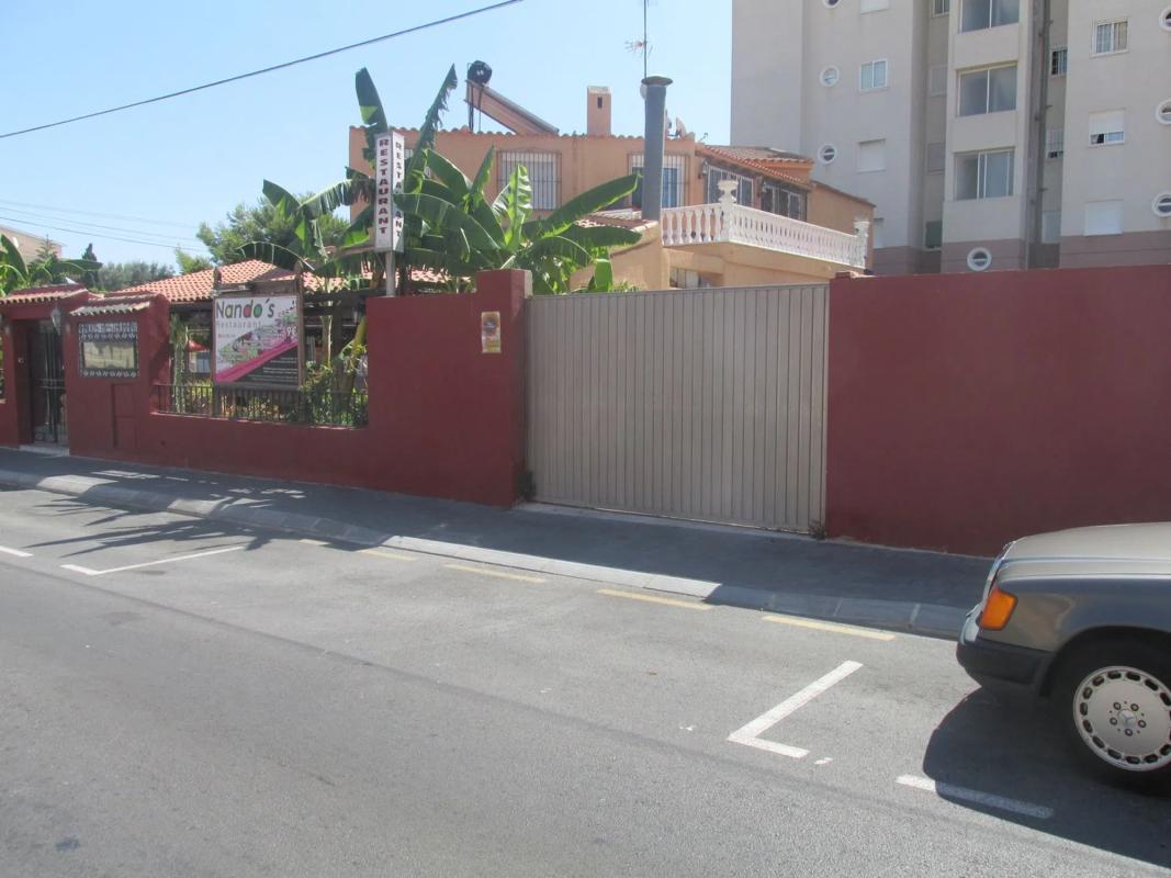 Venta de chalet independiente en Calle Marcelina, 18, Torrevieja
photo 4
