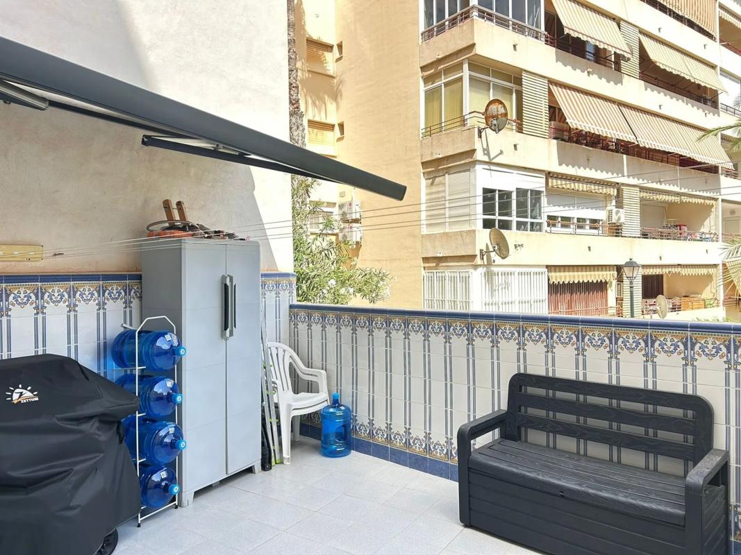 Venta de estudio en Calle Mar Baltico, Torrevieja photo 2