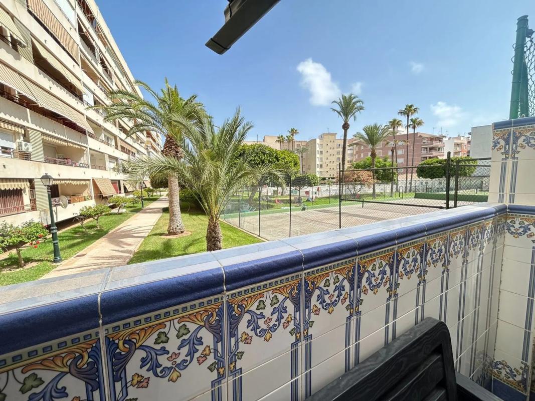 Venta de estudio en Calle Mar Baltico, Torrevieja photo 3