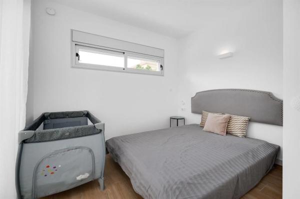 Chalet independiente en venta en Calle Tomas Valcarcel, Torrevieja
photo 1