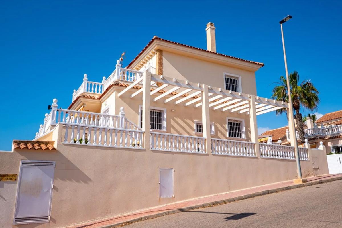 Venta de chalet independiente en Barrio Miramar - Torre del Moro, Torrevieja
photo 1