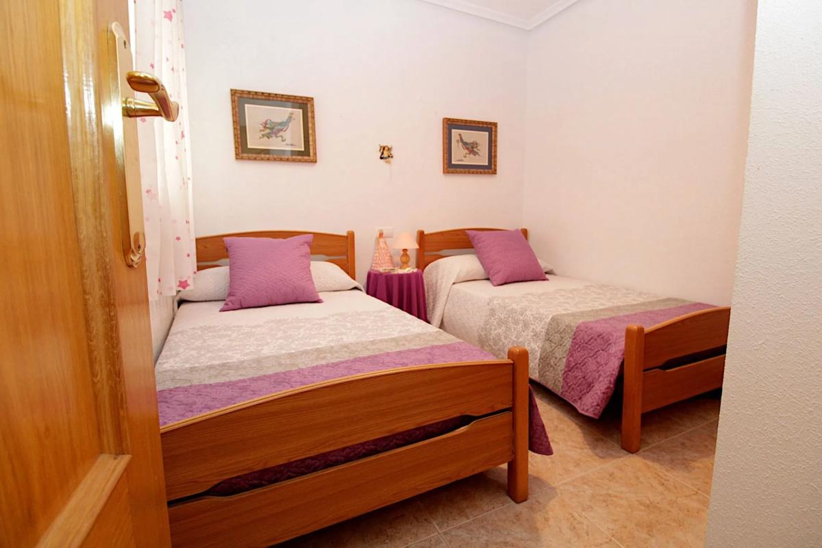 Venta de piso en Calle Helsinki, Torrevieja
photo 1