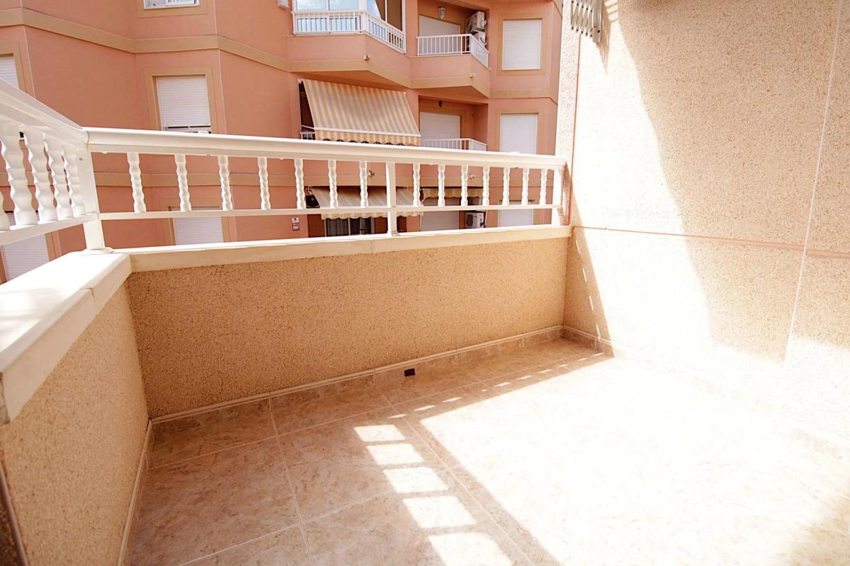 Venta de piso en Calle Helsinki, Torrevieja
photo 4